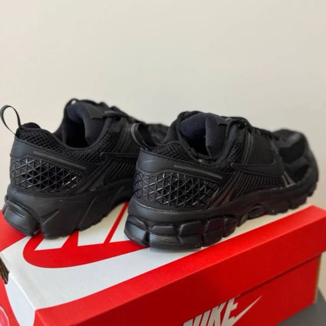 Nike Zoom Vomero 5 16
