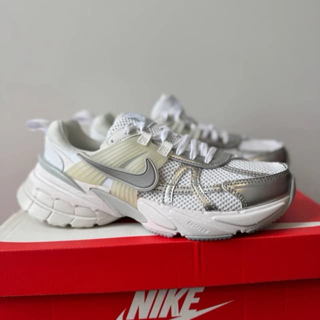 Nike V2K Run Metallic Silver White 33